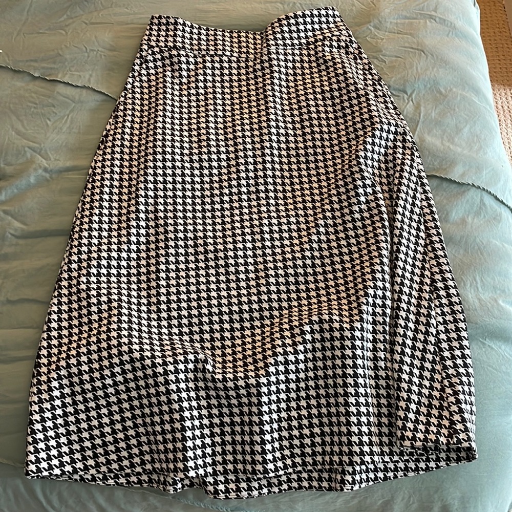 Cabi Houndstooth Skirt